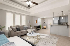 The Oaks Cozy Furnished 3 Bed 2 Bath Apartment Near Shopping Plazas with Long Term Stay and Month to Month Contract